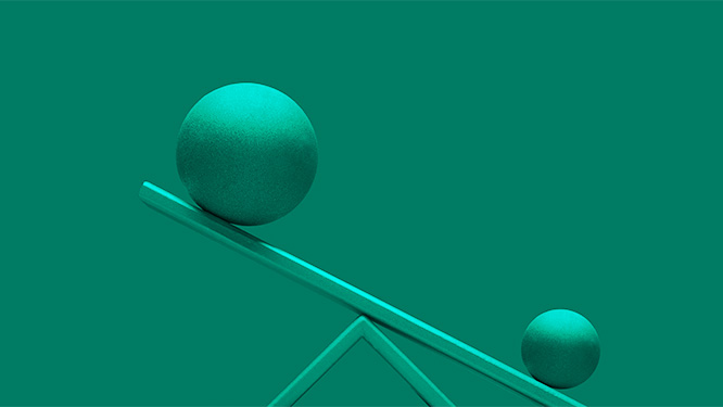 Thảo luận nhóm tại Bloomberg Invest có ba diễn giả ngồi trên sân khấu trước phông nền màu cam có biểu tượng Bloomberg thảo luận về tín dụng tư nhân và khả năng tiếp cận thị trường bán lẻ với bóng của khán giả ở phía trước.